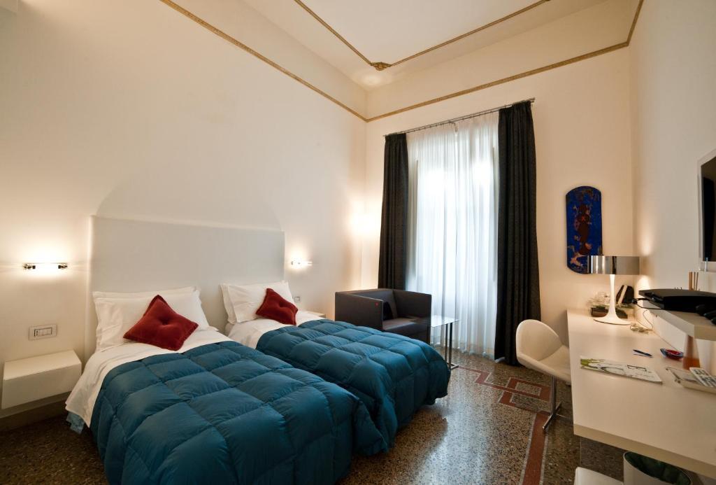 Town House Cavour Bed and Breakfast Reggio di Calabria Rum bild