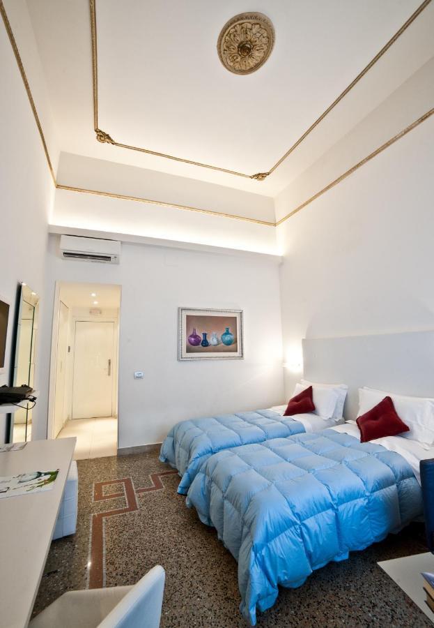 Town House Cavour Bed and Breakfast Reggio di Calabria Rum bild